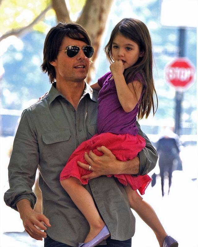 阿汤哥的女儿：18岁身高超过1.7米，长得越来越像母亲很漂亮