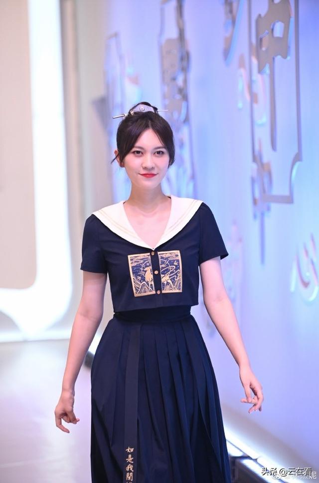 上海戏剧学院美女主持人林杰妮迷人美照欣赏，真好看