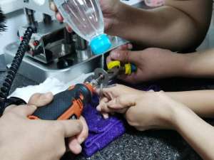 叔叔的儿子(“叔叔儿子也上幼儿园，你们可以交朋友”男孩铁环卡手5小时，消防暖心安慰)