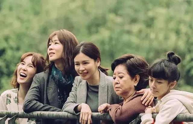 电影《孤味》一个男人过世后，留下了两个女人和四个女儿的故事