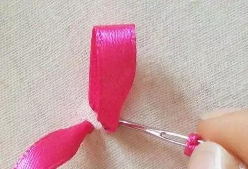 美不胜收的丝带绣,会不会针法都可学会,快收藏!附7款花叶针法