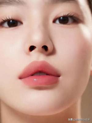 性感丰满(性感丰满 嘴唇丰厚饱满 具有性感魅力)