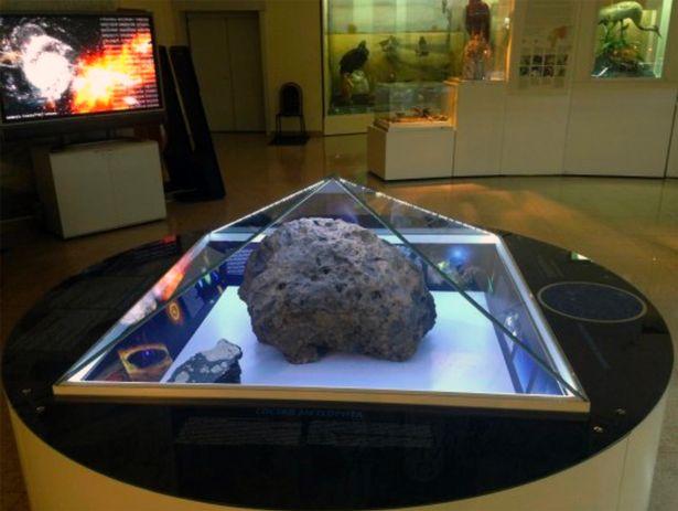 炒作？俄罗斯陨石神秘自移，工作人员吓坏：仿佛在自行逃离地球