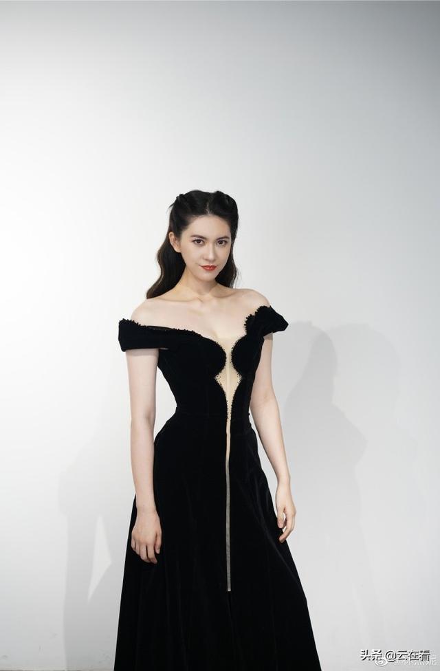 上海戏剧学院美女主持人林杰妮迷人美照欣赏，真好看