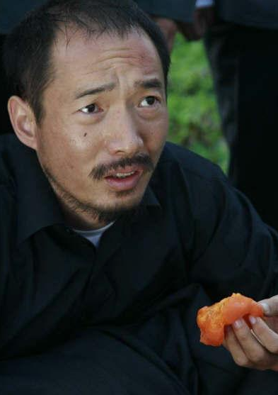 他是曾黎前男友,被韩国美女倒追,从机修工到影帝的他有何魅力?