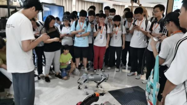 去“梦中情校”看一看 徐汇区420名高中生获得“做一天大学生”独特体验