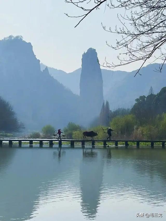 谁来对？上联：挚爱永恒情不老，海枯石烂心不变，永恒誓言传千古