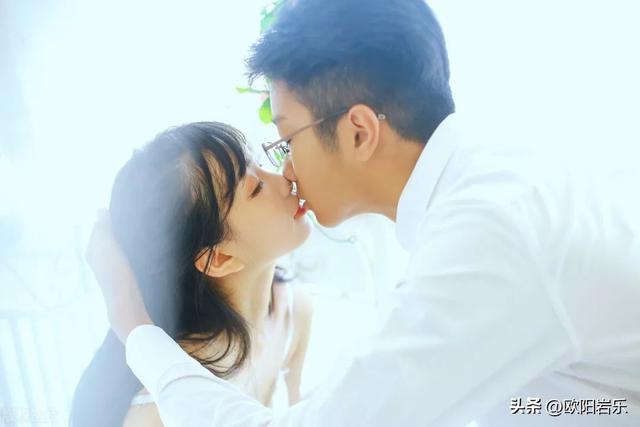 情侣照牵手的正确姿势，唯美又不失浪漫