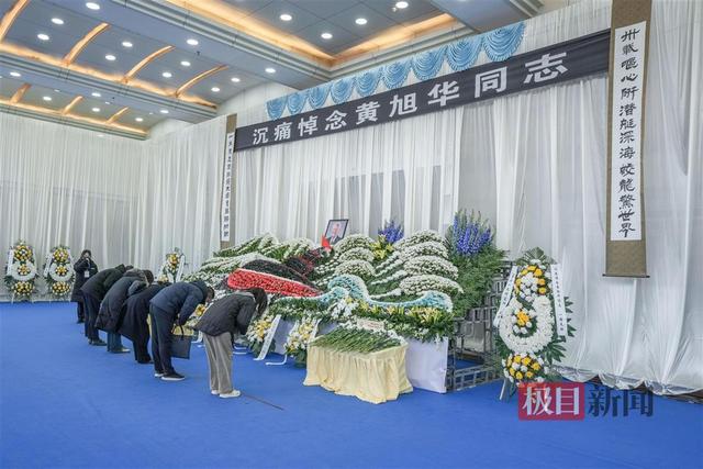 “浪花”托举核潜艇，送中国第一代核潜艇总工程师黄旭华远行