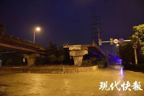无锡侧翻高架桥地面道路通车！事故原因初查：两车在同一车道超载