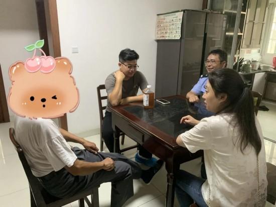 金山这里的居民竖起大拇指→