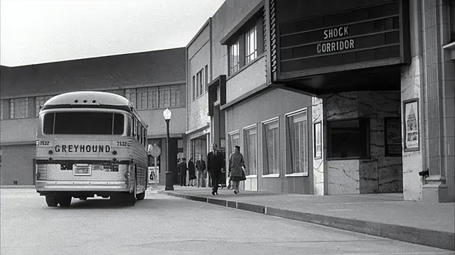 电影《裸吻》：以黑暗的氛围、紧凑的剧情以及惊悚动作场面而闻名