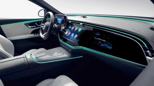 全新奔驰E级内饰发布!3块大屏科技感爆表!