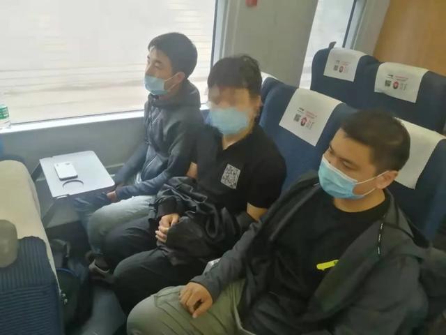 男子上网偷看“黄色小电影”被坑上万元，民警说：管住自己的歪心思，谨防电诈陷阱！