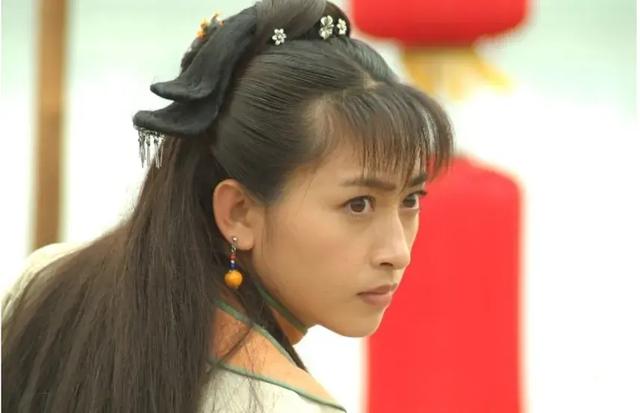 雅琦：11岁出道，与张铁林同居被甩，嫁大23岁老公被宠成公主