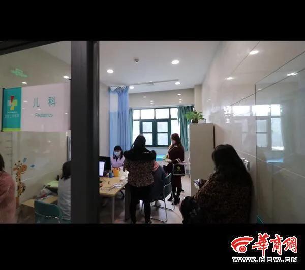 她深夜边打点滴边加班,被同事拍下,照片背后是儿科医生的不易