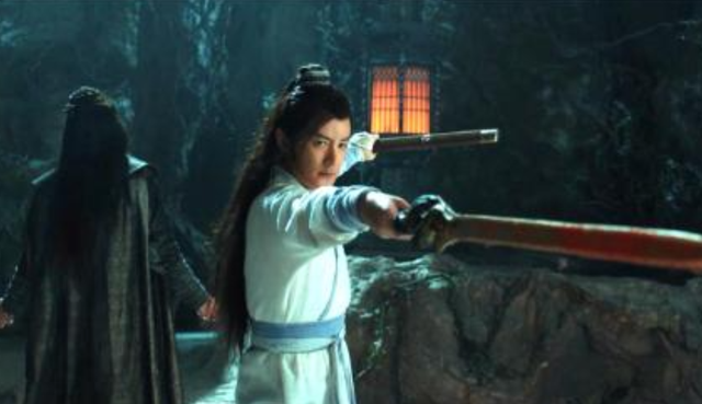 给宝剑起名字只服梁羽生，梁羽生笔下的十大名剑，金庸也写不出来