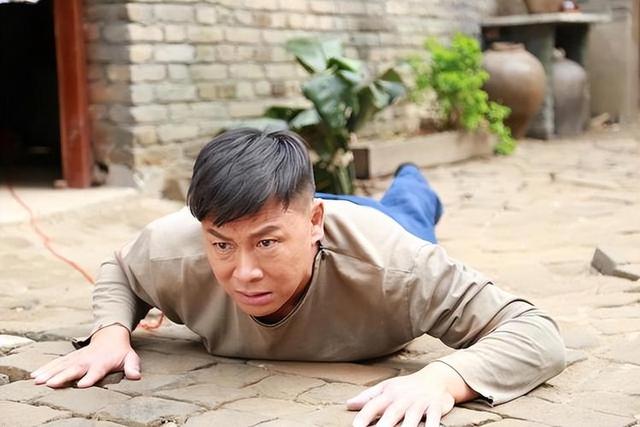 演员胡亚捷：和汤静3次闹离婚，屡败屡战，结果越闹感情越好