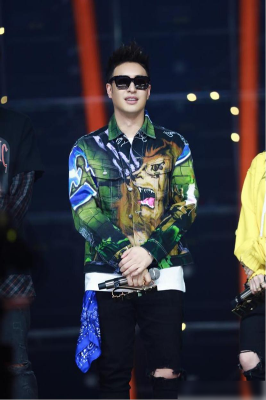 潘玮柏出席节目，穿棒球服阳光少年范十足，42岁毫无“大叔感”