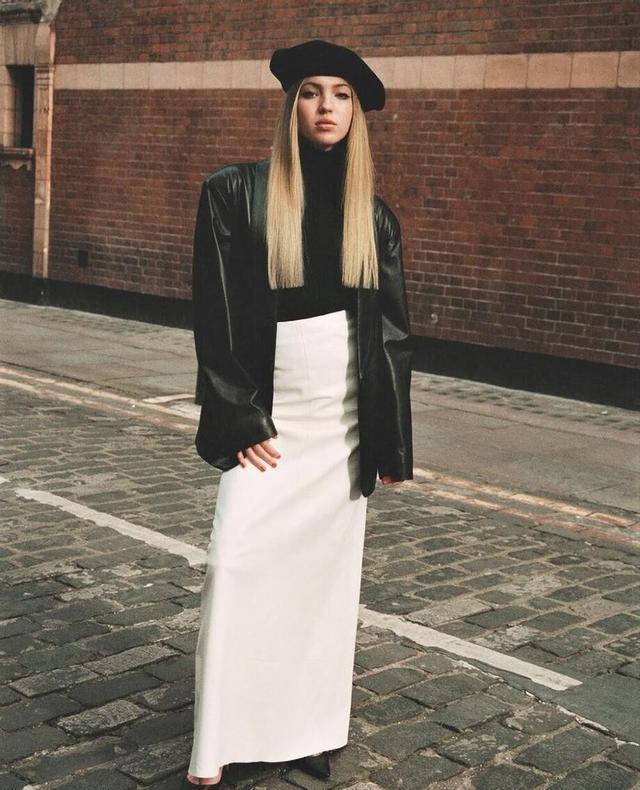 “白+黑”真是永恒的经典,多少岁都能穿,掌握穿搭技巧一定很美