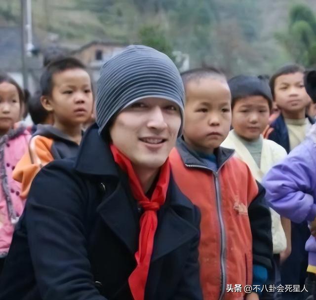 频频“发疯”的胡歌，依旧没走出17年前的那场车祸