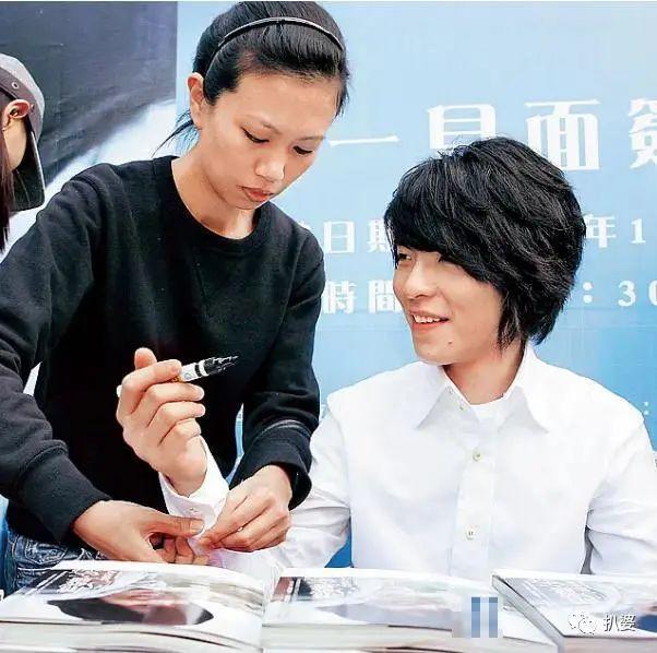 萧敬腾终于承认恋情了！能让萧敬腾大方公开的居然是她？