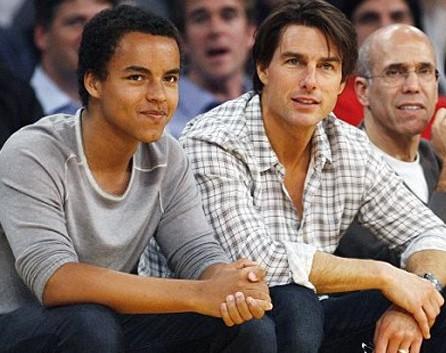 阿汤哥的女儿：18岁身高超过1.7米，长得越来越像母亲很漂亮