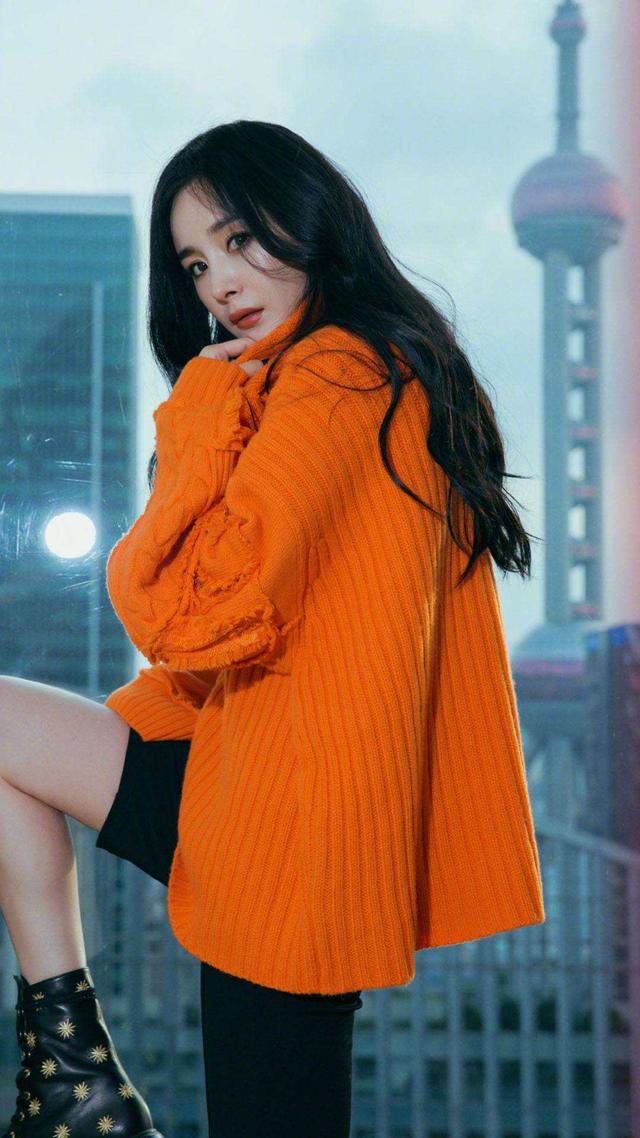 暖白皮穿什么颜色好看？以杨幂为例，解析春季型人的用色规律