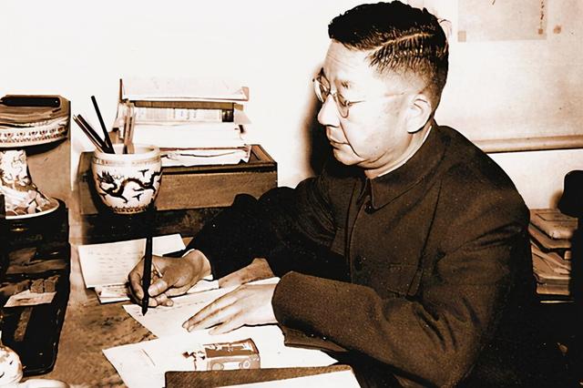 吴京原来出身贵族，那英是慈禧的后裔？曾经的满族八大姓都去哪了