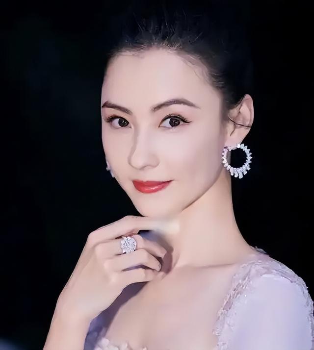 艳照门都毁不掉的张柏芝，现在涅槃重生，王菲终究还是败下风来