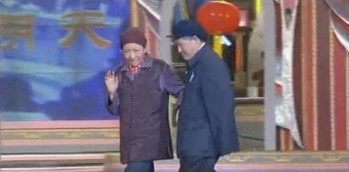 犀利小品《昨天今天明天》：讽刺与幽默并存的时代镜像