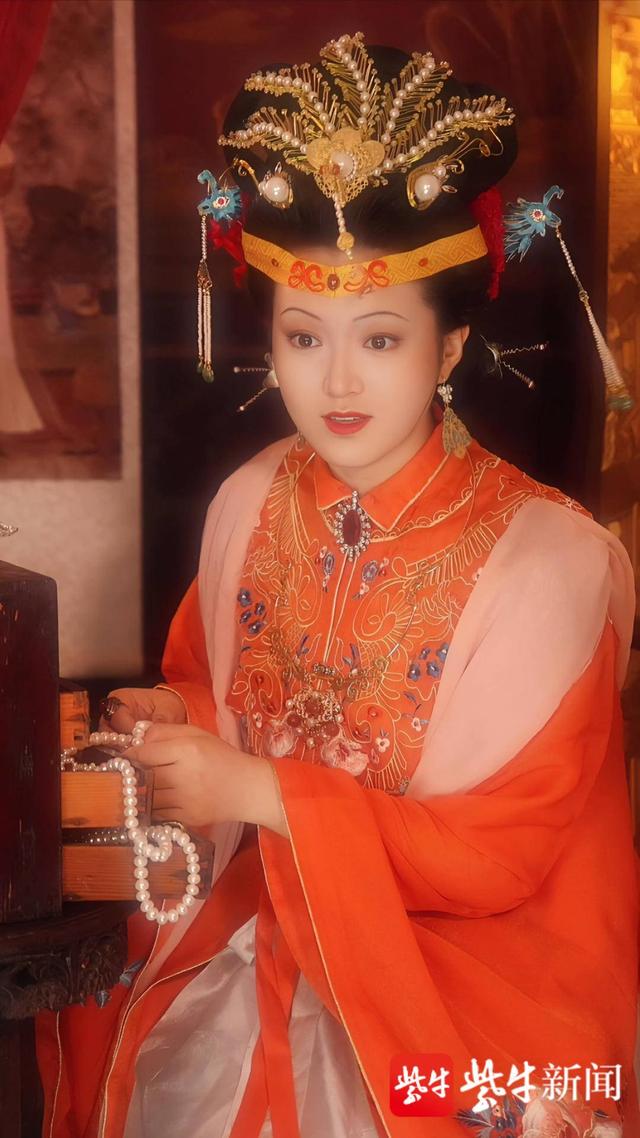 “不务正业”的95后医学生做美妆博主，一人演活一部《红楼梦》