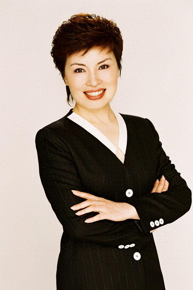 《新闻联播》前主播李瑞英：与丈夫青梅竹马，退休后生活怎样？