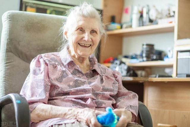 “睡觉把手举过头顶”，为什么能一觉到天亮？