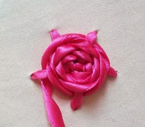 美不胜收的丝带绣,会不会针法都可学会,快收藏!附7款花叶针法