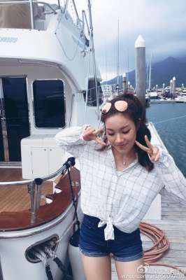 赵大格(赵大格，一个嘴巴超级大又有欧美嗓音的她，穿衣搭配起来真是漂亮)