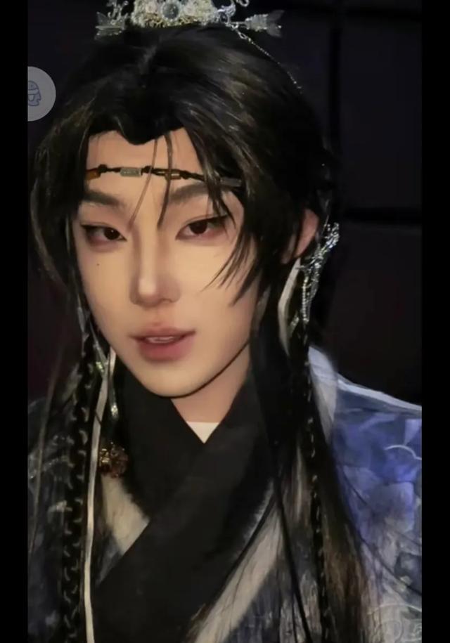 24岁东北普通小伙竟开兰博基尼urus？看完你就明白了