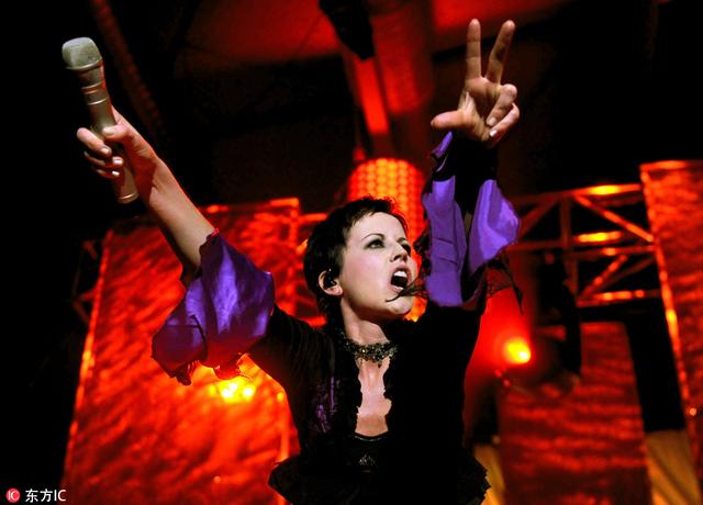 小红莓乐队主唱桃乐丝离世，永远不会变老的你成了我们青春的回忆