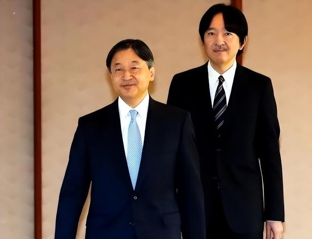 文仁亲王：身高175野心勃勃，41岁生子成皇嗣，喊话哥哥早点退位