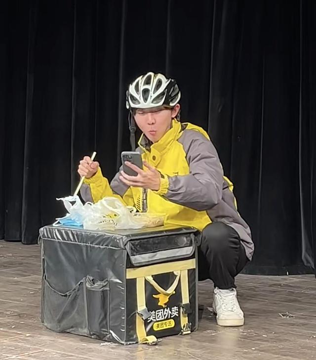 从时团少年到中戏学生：演《原野》《日出》的马嘉祺与宋亚轩