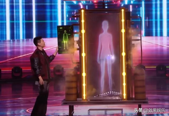 春晚魔术表演大变活蛇和高科技版人体切割术,看着真的好吓人。