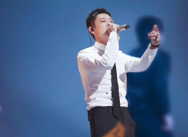 曝宝石老舅因打架被刑拘!经纪人拒绝回应,2天前曾在哈尔滨演出