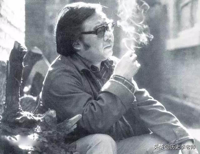 作家路遥老照片:病危时妻子坚持和他离婚,图8和莫言合影很罕见