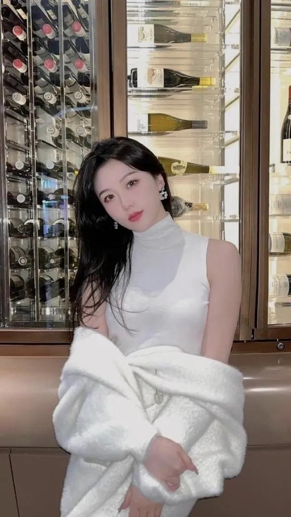 30 岁丰腴少妇，气质与美貌并存的尤物！