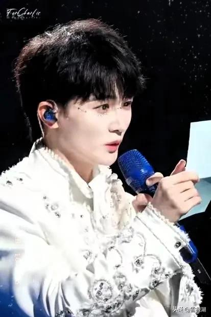 周深伦敦演唱会取消，粉丝全球声援：‘我们依然爱你’