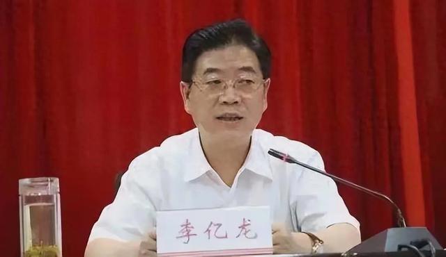 李亿龙“衣冠禽兽”行径曝光，家族式腐败成最强黑金帝国