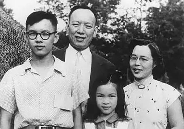 陈省身离别妻子后，再见时儿子已六岁，他当即许诺：此后生死不离