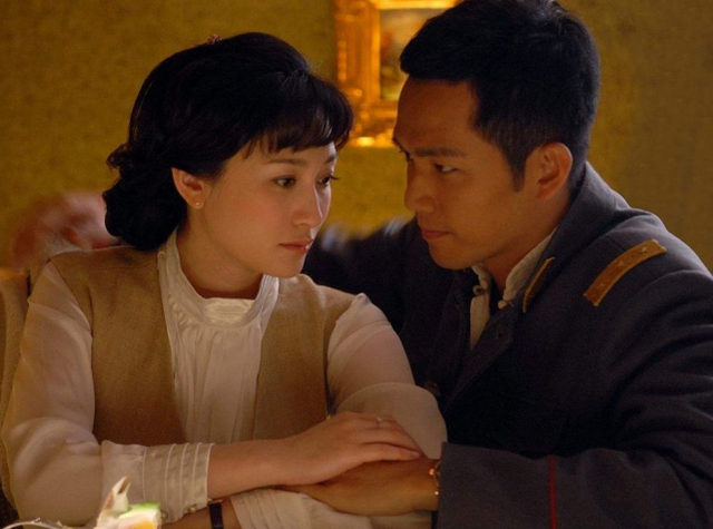 钟汉良李小冉吻戏好虐！用力太猛嘴巴被亲到变形，双方难舍难分