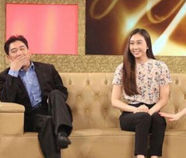 抛弃妻子另娶小13岁新欢，照顾残障哥哥16年，水均益人品究竟如何