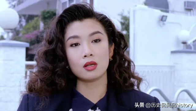 香港“三级片”教父，曹查理经典Pose依旧欠揍，女演员纷纷怀念